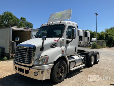 2012 Freightliner Cascadia 113 6x4 Day Cab Truck Tractor