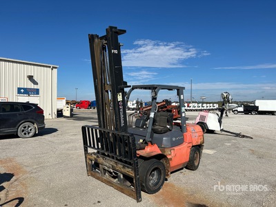 2008 Toyota 7FGKU40 8200 lb Pneumatic Tire Forklift