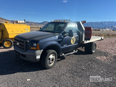 2005 Ford F-350 XL 4x4 Flatbed Truck (Inoperable)