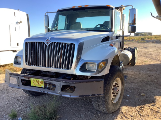 2005 International 7400 6x4 T/A Day Cab Truck Tractor 2005 International 7400 6x4 T/A Day Cab Truck Tractor