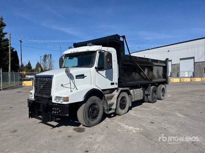 2016 Volvo VHD 8x4 を見 Dump Truck