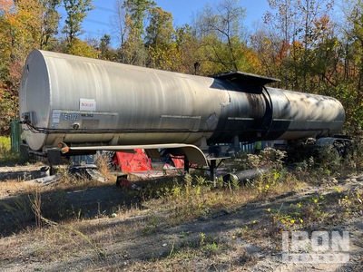 2002 Etnyre 43ft T/A 6750 gal T/A Turntable Trailer cisterna