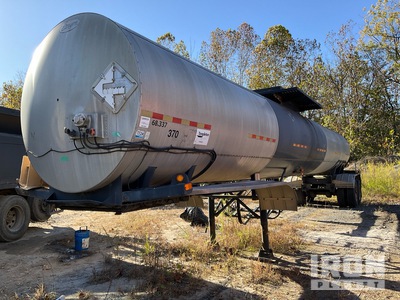 2005 Etnyre 43ft T/A 6500 gal T/A Turntable Trailer cisterna