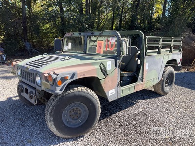 2004 AM General M1097A2 HMMWV 2 Door w/Truck Body