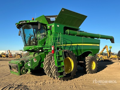 John Deere S690 Combine Harvester
