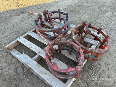Quantity of (3) Pipe Clamps Divers
