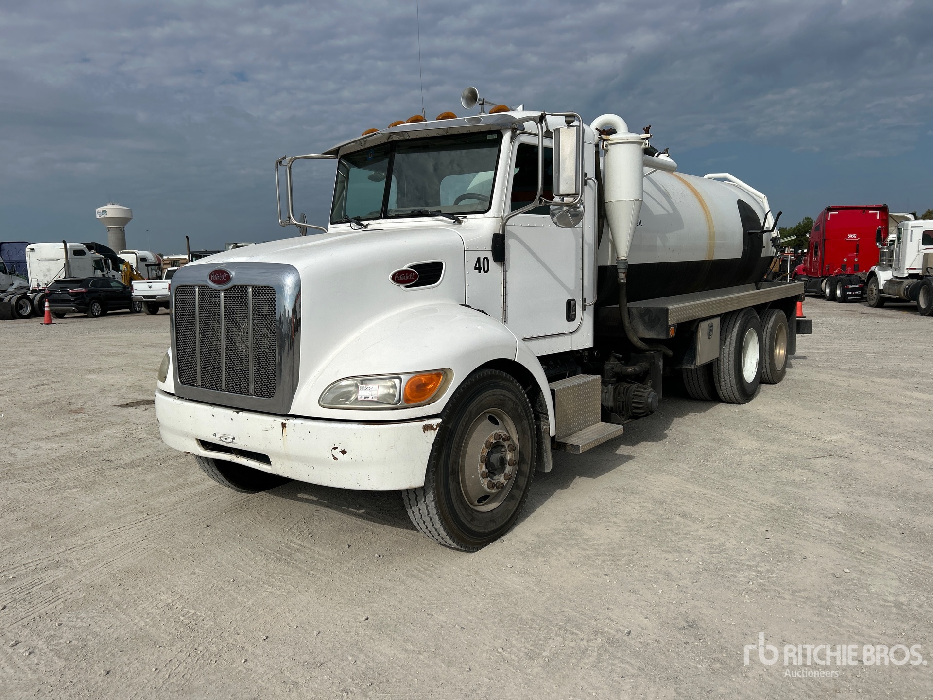 2006 Peterbilt 335 6x2 Vacuum Tanker Truck