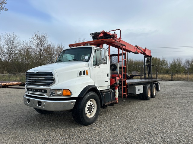 Fassi F300SE 6600 lb Articulated Boom on 2001 Sterling L9500 8x4 Boom Truck