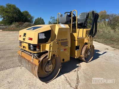2011 Cat CB24 Compacteur à double bille