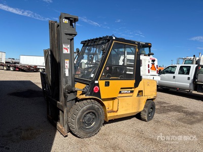 Cat DP50K 9700 lb Pneumatic Tire Forklift