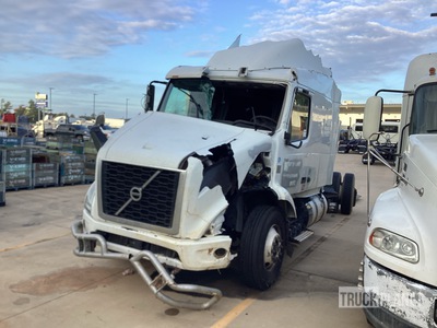 2022 Volvo VNR64T 6x4 Cabeza Tractora Cabina Dormitorio