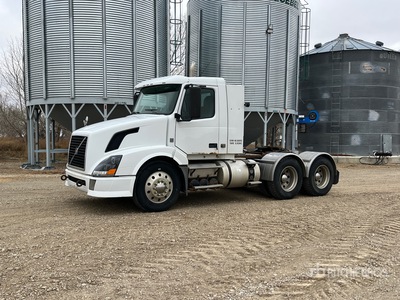 Volvo VNL64T 6x4 Cabeza Tractora Cabina Corta