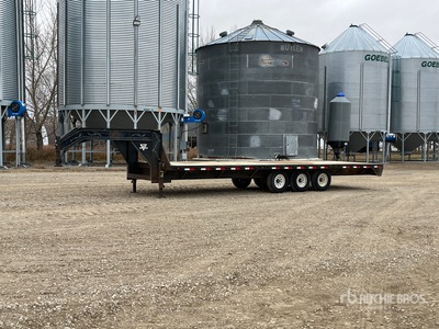 PJ Trailers 28 ft Tri/A Gooseneck Rimorchio a cassone fisso