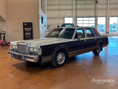 1988 Lincoln Town Car Signature Classic Car