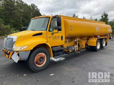 2006 International 4400 5000 gal 6x2 Fuel Truck