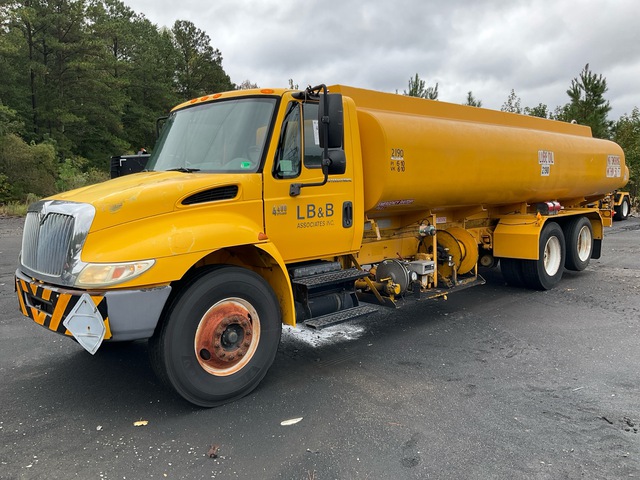 2006 International 4400 5000 gal 6x2 Fuel Truck