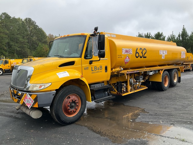 2006 International 4400 5000 gal 6x2 Fuel Truck
