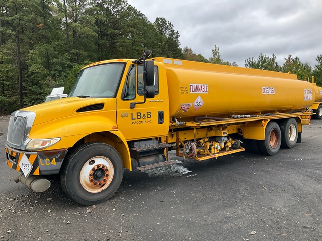 2006 International 4400 5000 gal 6x2 Fuel Truck