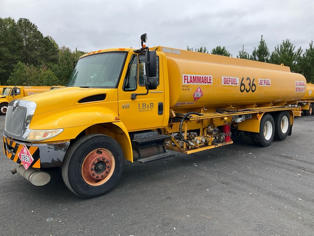 2006 International 4400 5000 gal 6x2 Fuel Truck