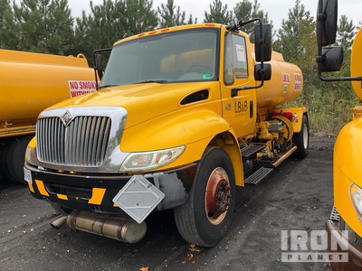 2006 International 4200 2000 gal 4x2 Fuel Truck