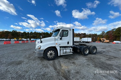 2020 Freightliner Cascadia 125 6x4 تراكتور شاحنة نهارية (ثنائية المحور)