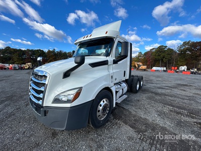 2018 Freightliner Cascadia 126 6x4 Ciągnik siodłowy T/A z kabiną dzienną
