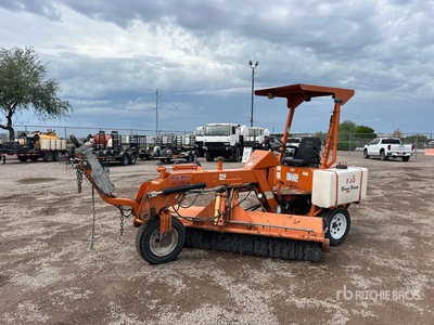 2001 Broce BB250B Self-Propelled Broom