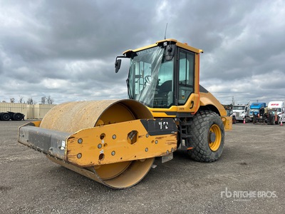 2015 Volvo SD115 Rullo vibrante ferro gomma