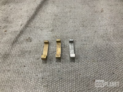 (198) AS559-6 Rod End Locking Retainers