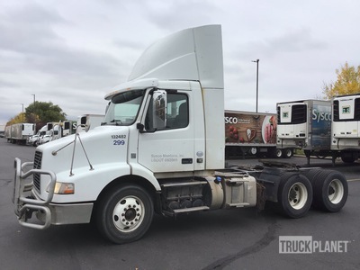 2014 Volvo VNL64T300 6x4 T/A Day Cab Truck Tractor