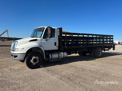 2016 International 4300 4x2 شاحنة مسطحة