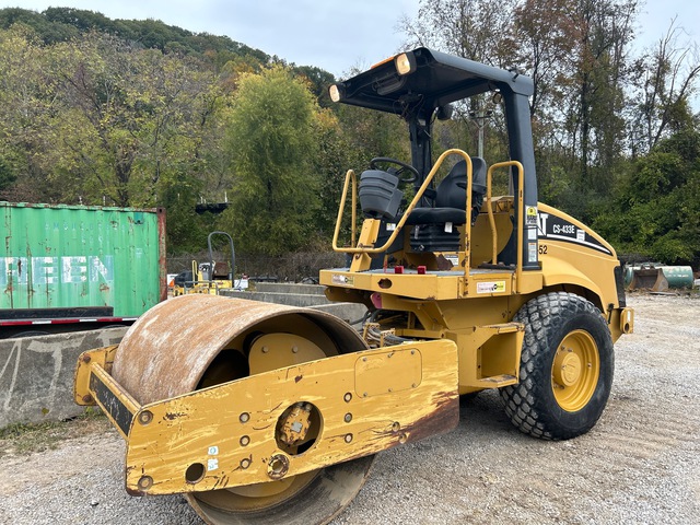 2005 Cat CS-433E Smooth Drum Compactor
