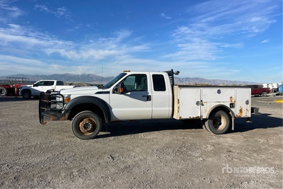 2012 Ford F-450 XLT 4x4 Extended Cab Utility Truck