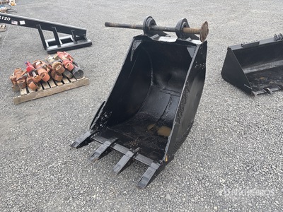 30 in Digging Excavator Bucket