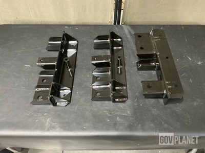 (25) Longhorn Regional 3835073C1 Engine Exhaust Hangers