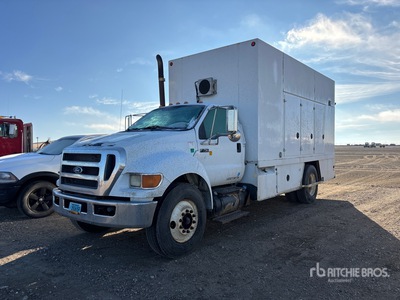 2011 Ford F-750 4x2 Camion de lubricacion (Inoperable)