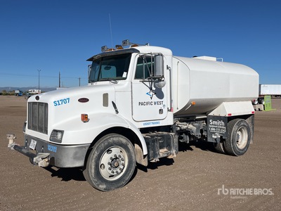 2002 Peterbilt 330 4x2 Wassertank-Lkw