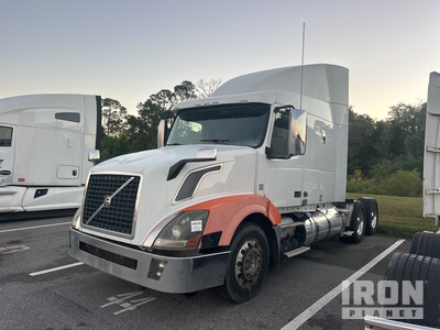 2013 Volvo VNL 6x4 Cabina con cuccetta per trattore stradale