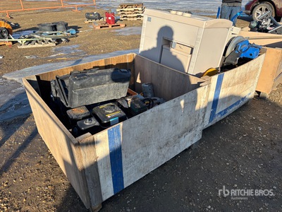 Quantity of (2) Crates of Tools & Equipment Varios, tienda, almacen, consumidor