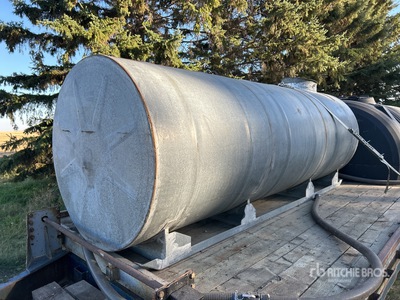Westeel Rosco 1000 gal Skid Mounted Galvanized Water Tank