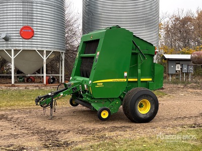 John Deere 569 Round Baler