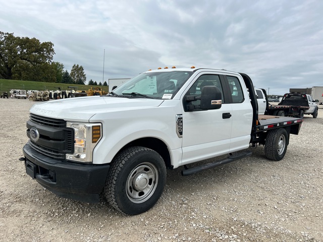 2019 Ford F-350 XL 4x2 Extended Cab Flatbed Truck