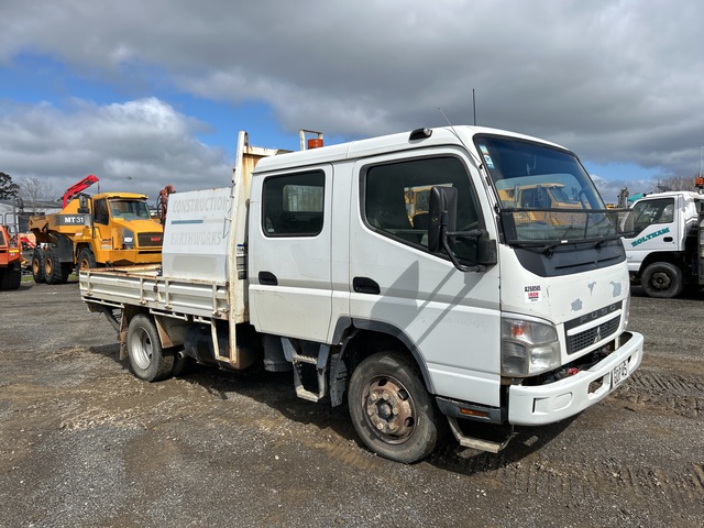 2011 Mitsubishi Canter 4x2 Crew Cab Table Top Truck w/Crane