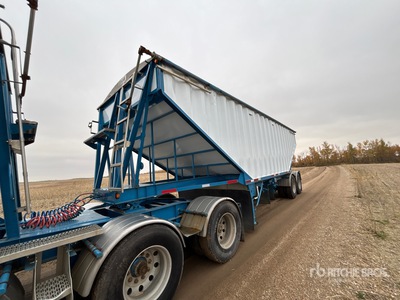 2010 Lode King 30 ft T/A Pup Grain Trailer
