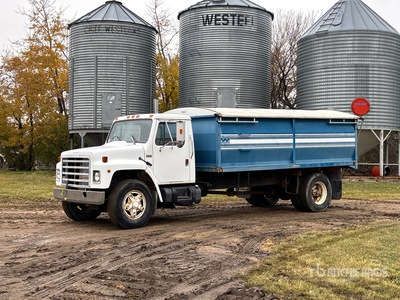 1988 International S1700 4x2 Grain Truck