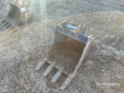 Gryb 18 in Digging Excavator Bucket - Fits Doosan DX27Z-7