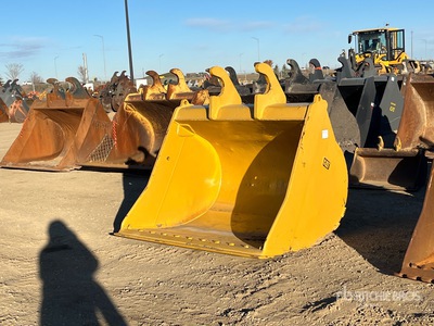 Cat 66 in Q/C Cleanup Excavator Bucket - Fits 250 Series