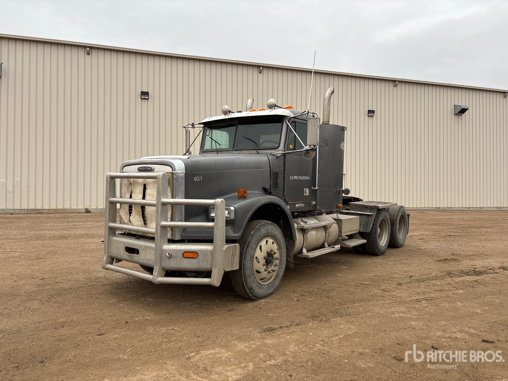 2005 Freightliner Cascadia 113 6x4 T/A Day Cab Truck Tractor