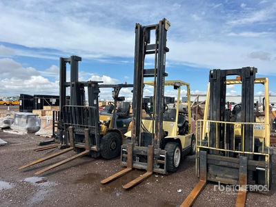 2000 Hyster H4.00XM-5 6128 lb Pneumatic Tire Forklift