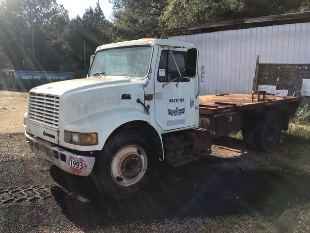 1999 International 4700 4x2 Flatbed Truck (Inoperable)